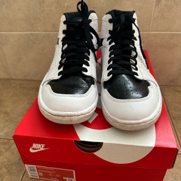 Like New mens Nike sneakers - Picture 4 of 4